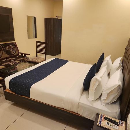Hotel Aerotech Near Delhi Airport New Delhi Bagian luar foto