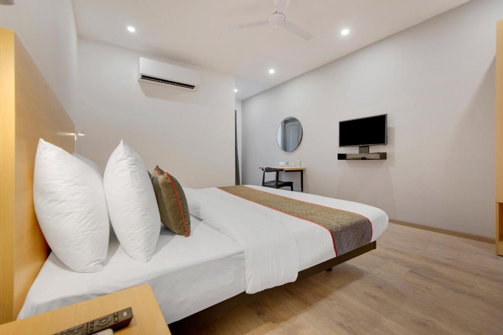 Hotel Aerotech Near Delhi Airport New Delhi Bagian luar foto