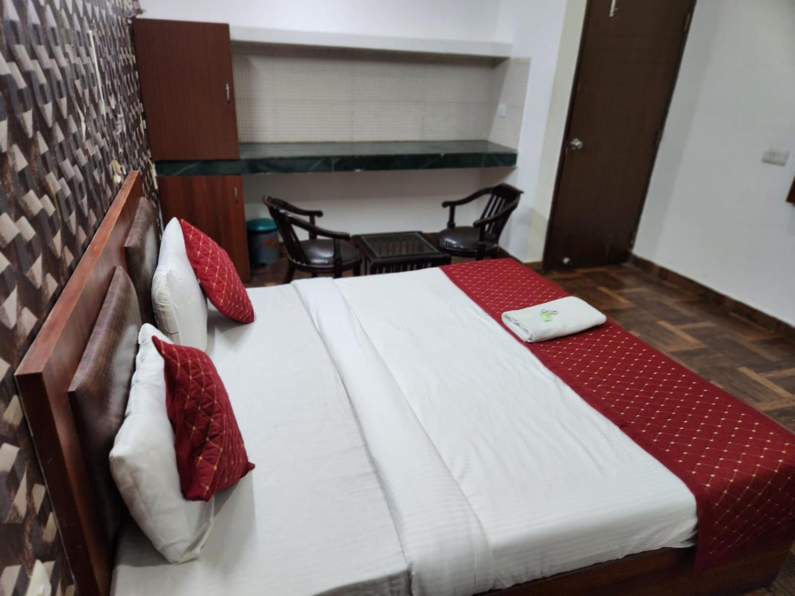 Hotel Aerotech Near Delhi Airport New Delhi Bagian luar foto