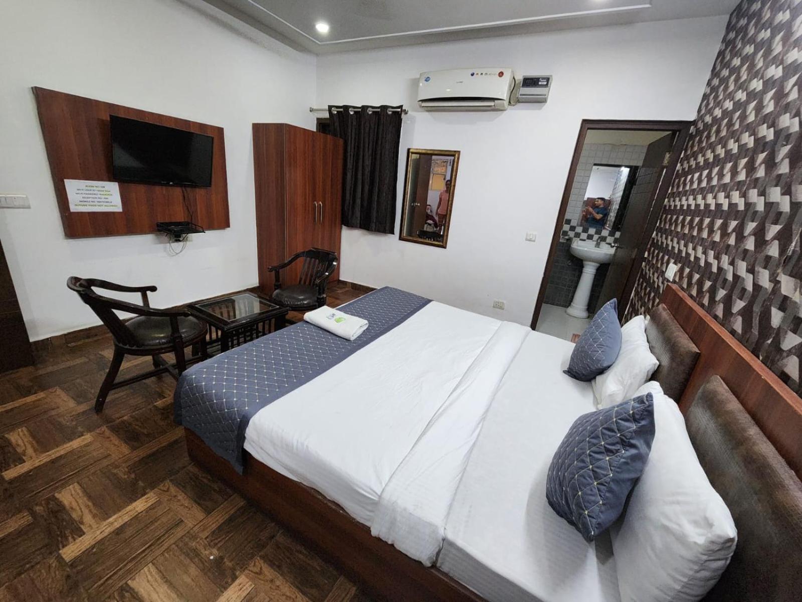 Hotel Aerotech Near Delhi Airport New Delhi Bagian luar foto