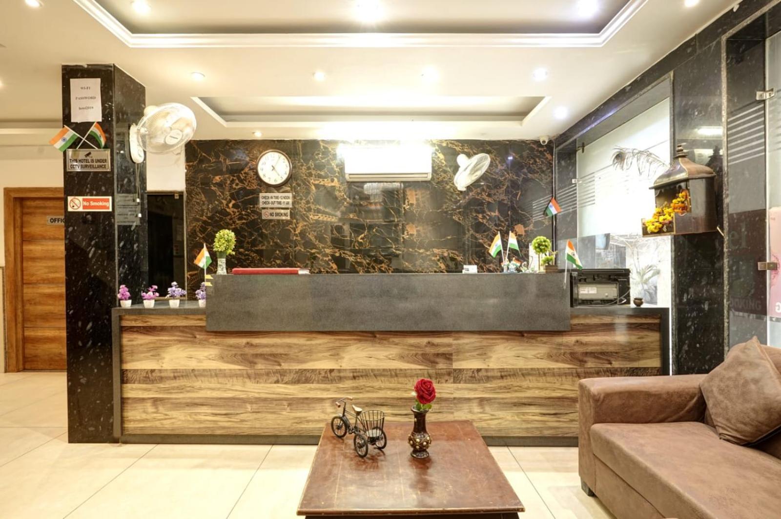 Hotel Aerotech Near Delhi Airport New Delhi Bagian luar foto