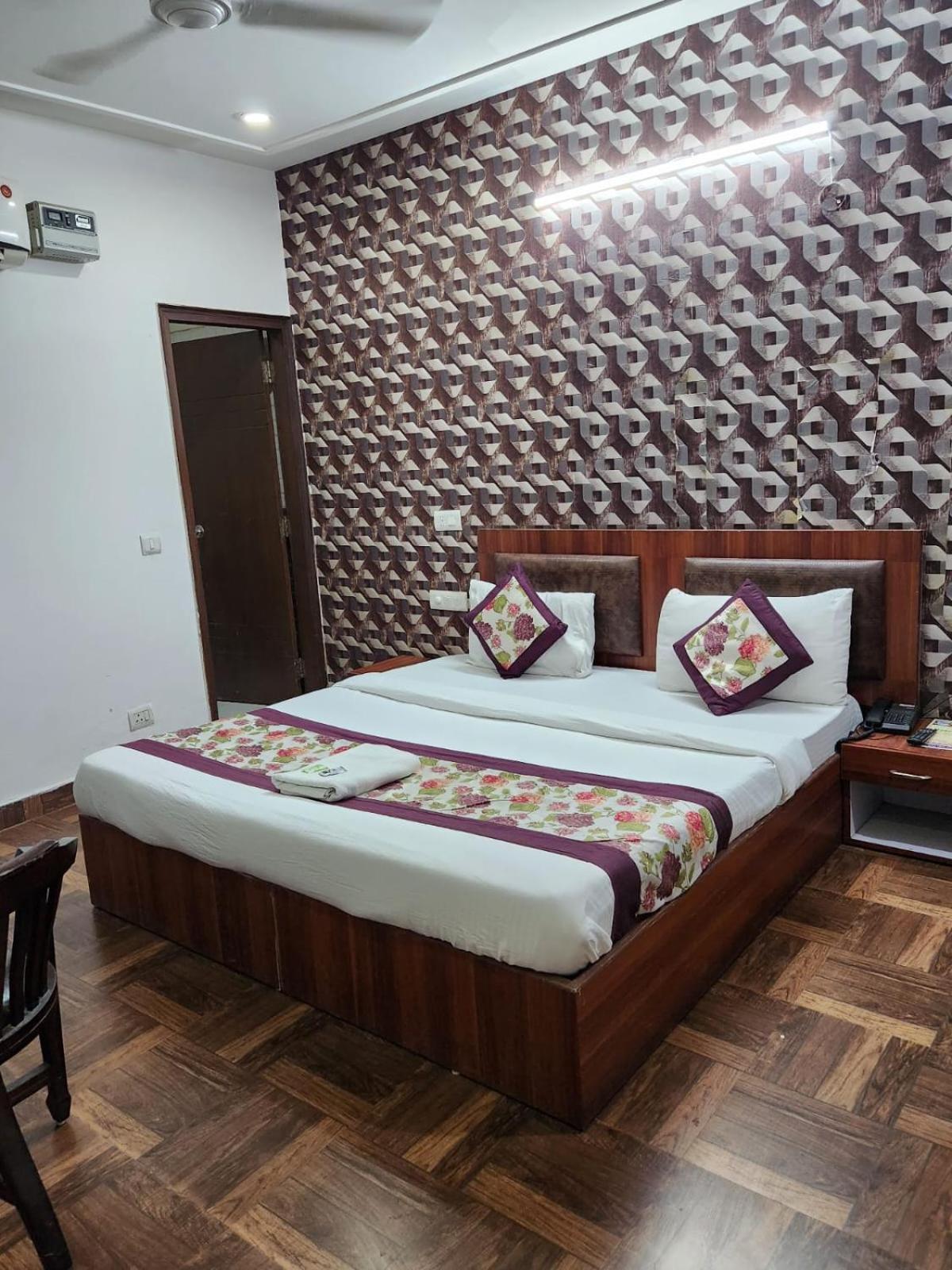 Hotel Aerotech Near Delhi Airport New Delhi Bagian luar foto